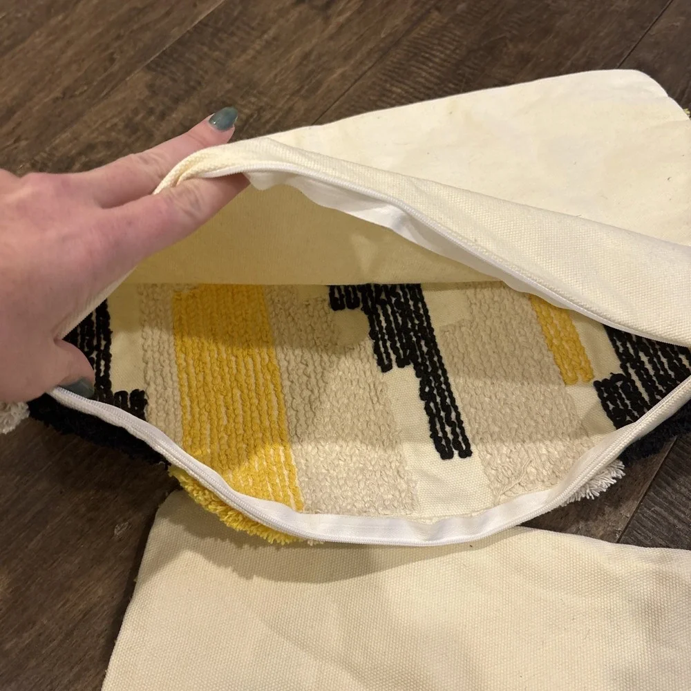 The Unbranded Brand tufted throw